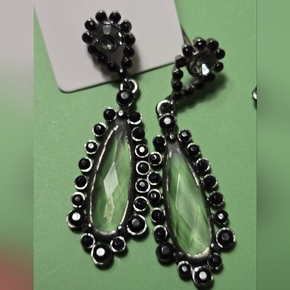 Avon Vintage Earrings Black Glass Stones Teardrop Earrings - Picture 10 of 16